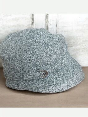 D&Y Women’s Y2K Hat with Brim!